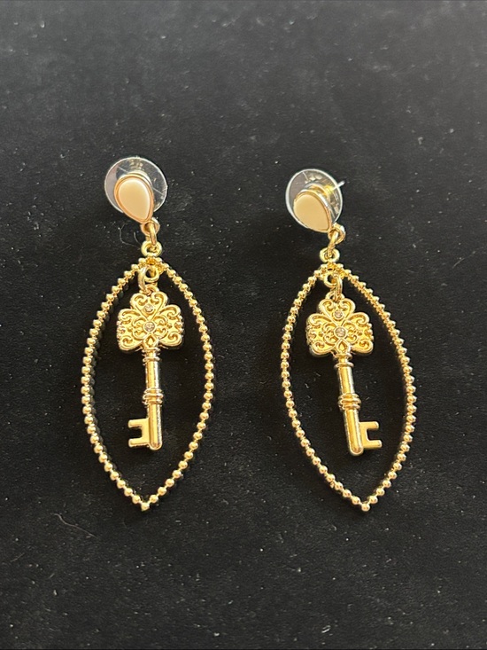 Mary Kay Jewelry - Mary Kay Gold Key Drop Earrings